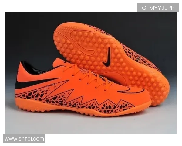 穿着毒蜂耐克足球鞋的球星：篡手篡脚的优雅之道