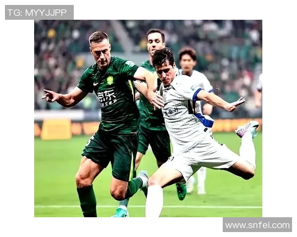 抽烟足球球星赛场内外形象反差引发球迷热议与公众深思